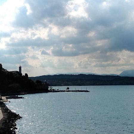 Cinzia'S Holiday Home デセンツァーノ・デル・ガルダ エクステリア 写真