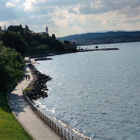 Cinzia'S Holiday Home デセンツァーノ・デル・ガルダ エクステリア 写真