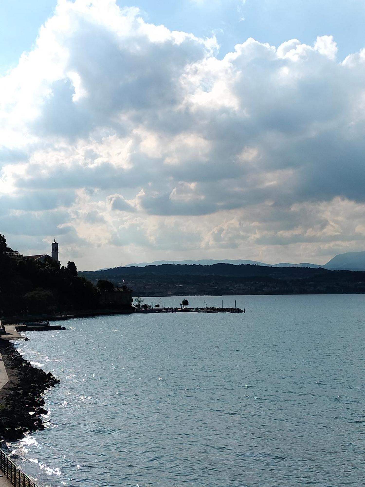 Cinzia'S Holiday Home デセンツァーノ・デル・ガルダ エクステリア 写真