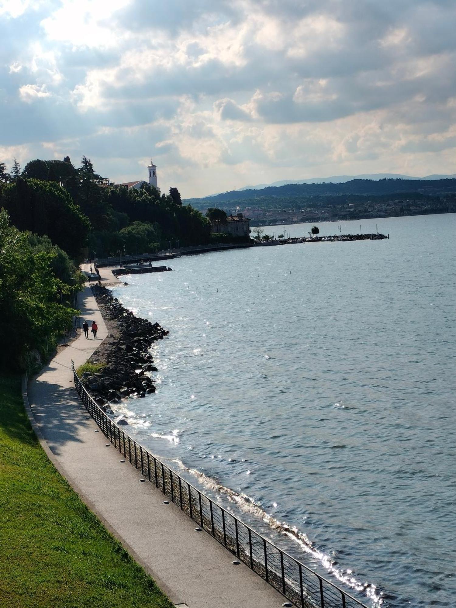 Cinzia'S Holiday Home デセンツァーノ・デル・ガルダ エクステリア 写真